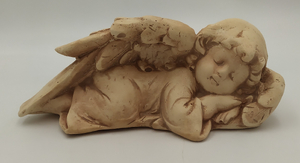 anioł "Amor" leżący patyna 21x10cm