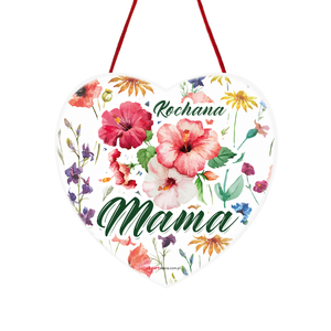 drewniana tabliczka serce wzbogacona lakierem UV z napisem "Kochana Mama"
