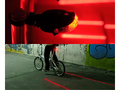 pol_pl_Lampka-rowerowa-tylna-laserowa-5-led-laser-linia-oswietlenie-tylnie-drogi-5550_9.jpg