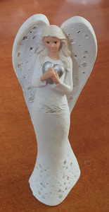 anioł gipsowy ILONA z sercem 18 cm