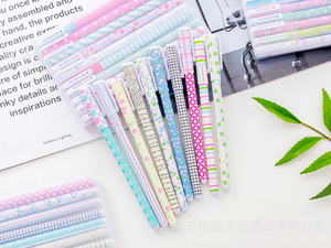 długopisy żelowe kolorowe z zatyczkami kpl 10 szt w plastikowym etui 16x10 cm TW2008