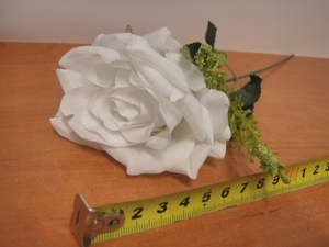 róża biała 32cm  K03288